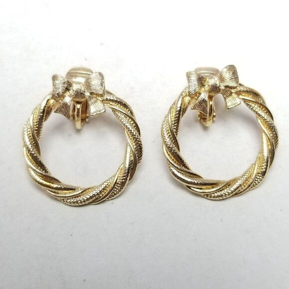 Vintage Avon Bow Wreath Gold Tone Clip On Earrings, Spiral Design, Estate - Picture 1 of 6